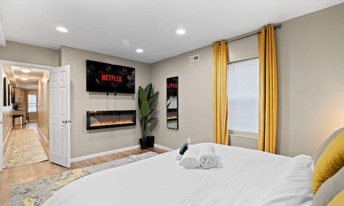 West Philadelphia Apartment | The Executive Philly Zoo King Retreat Parking