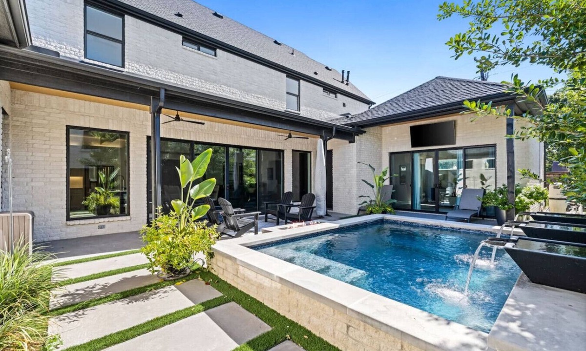 Frisco House | The Fairway on Maple