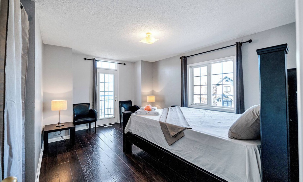 Ajax House | The Family Domain