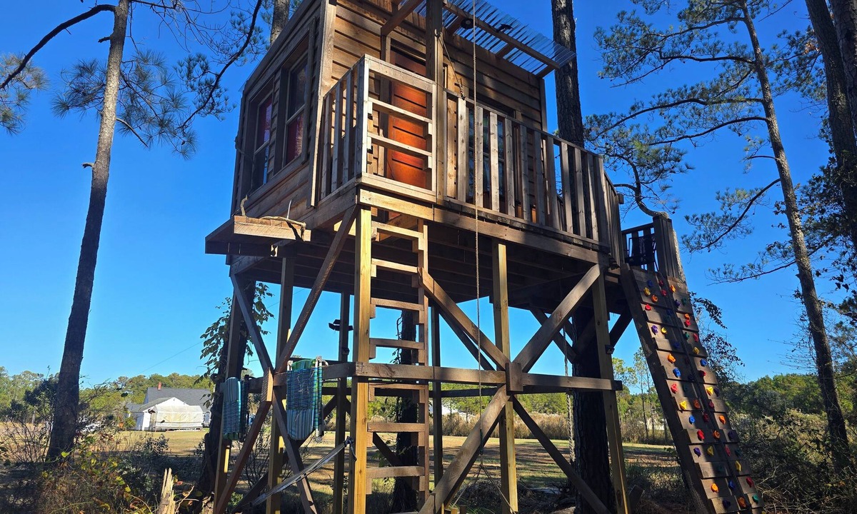 Moon Cabin | The Farm Overlook Treehouse At Blanchard Farm