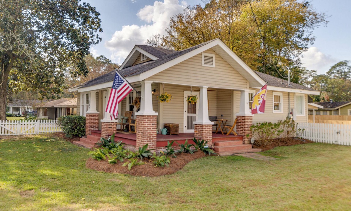 Monroe House | The Feather & Fern, 2Br 1Ba Charming 1930’s Craftsman Cottage