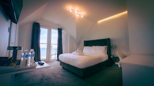 Newquay City Centre Hotel | The Feather's Hotel Newquay