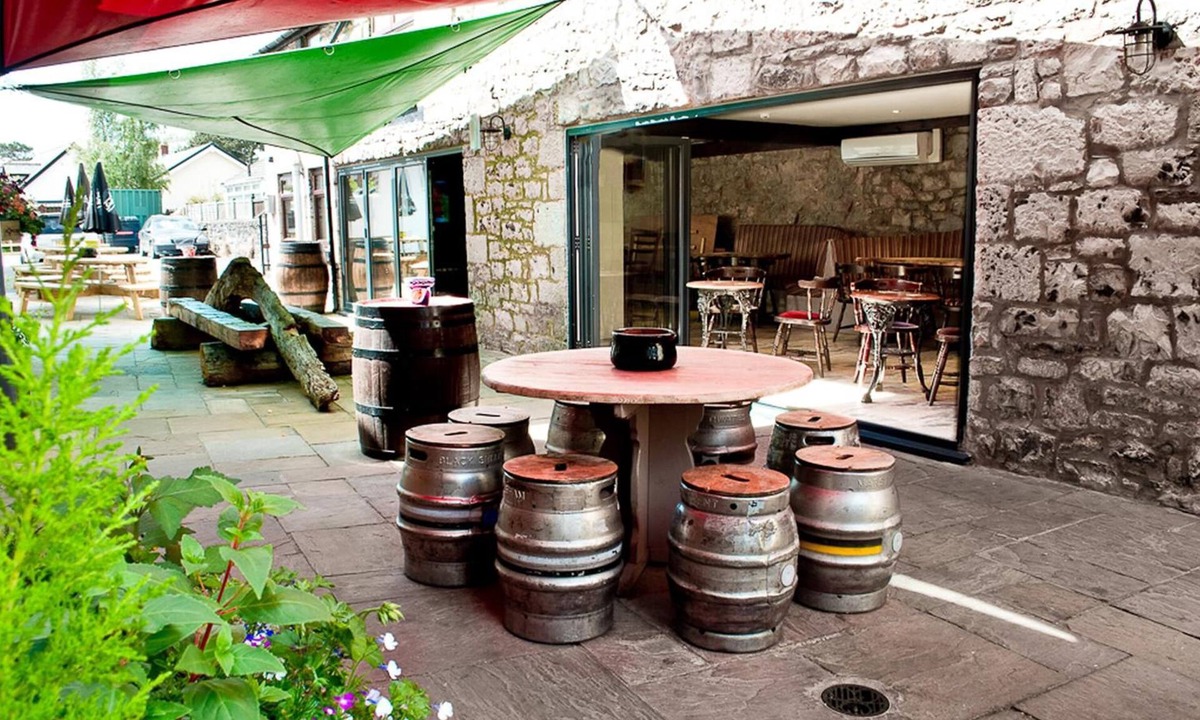 Ruthin House | The Feathers