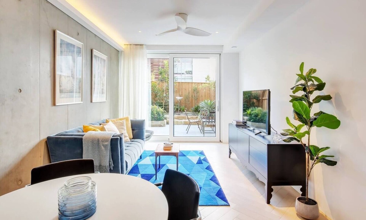 Alexandria Apartment | The Fern Split level Oasis with Lush Courtyard