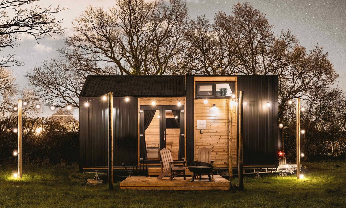 Abbess Roding Cabin | The Field View 2 by Tiny Away