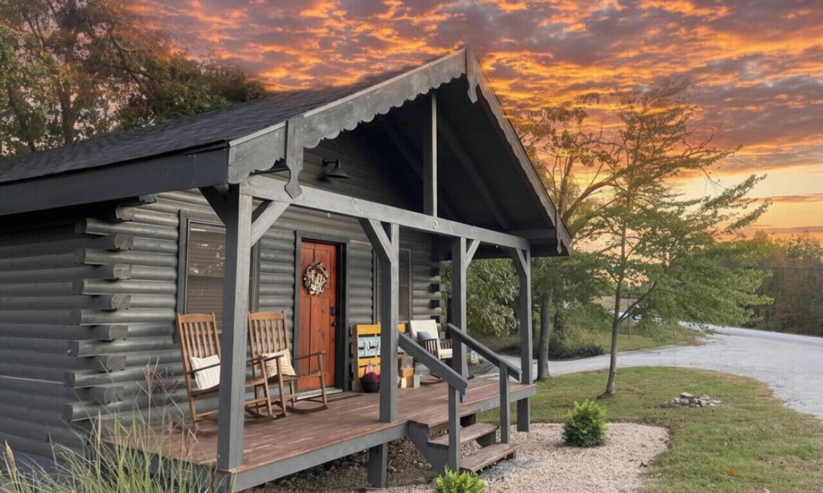 Lampe Cabin | The Fire Fly Cabin With Private Hot tub!