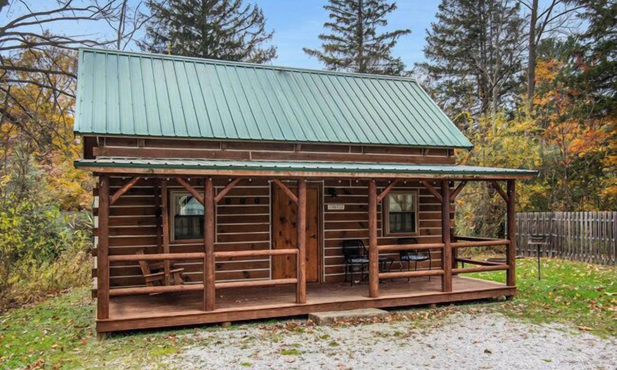 Harbert Cabin | The Firefly | Cabin | Firepit | Pet-Friendly