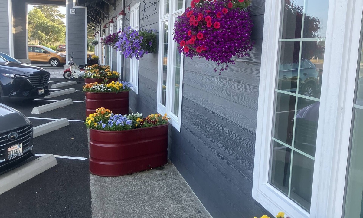 Long Beach Hotel | The Fireside Inn