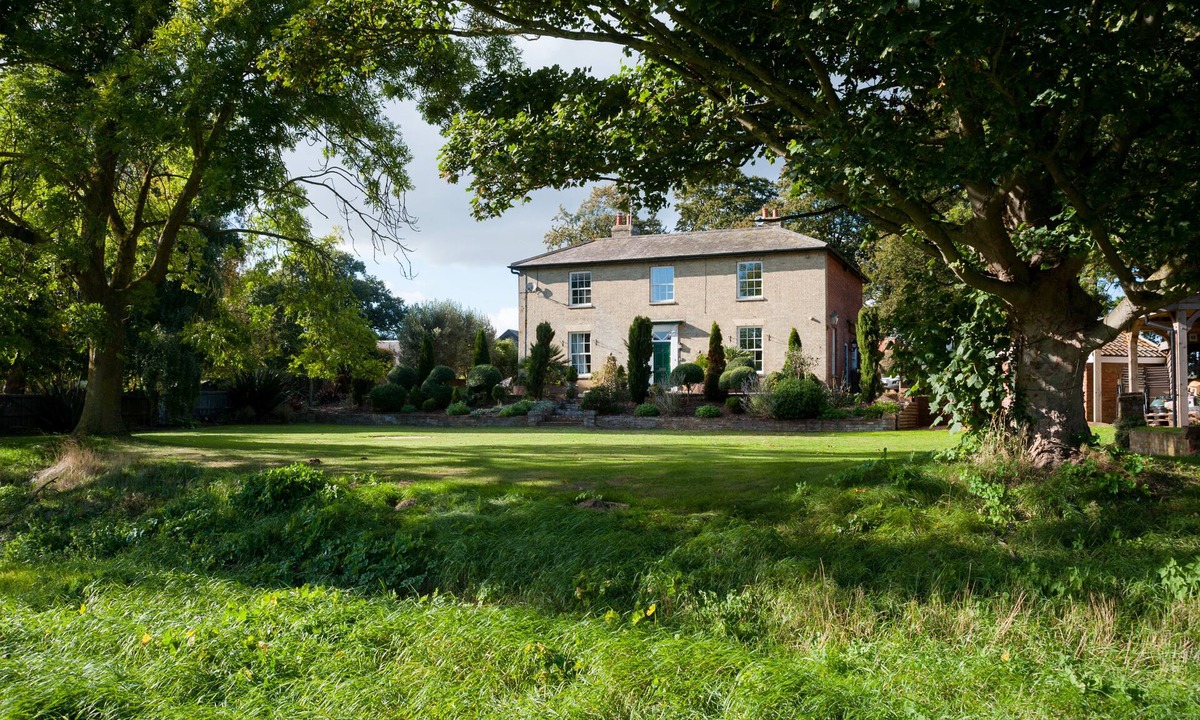 Sudbourne House | The Firs - sleeps up to 15 and is the perfect countryside retreat by Orford!