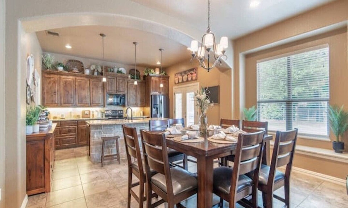 Denton House | The First Place- Gorgeous 3/2 walk to Square/TWU