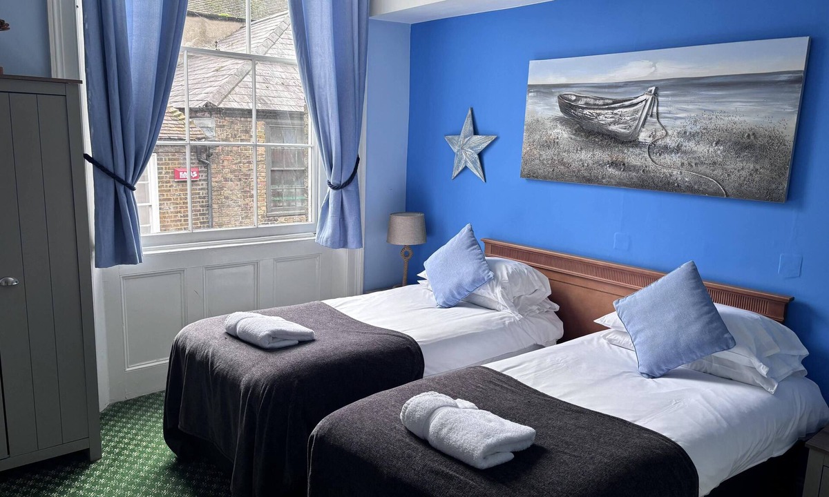 Sandwich Hotel | The Fleur De Lis