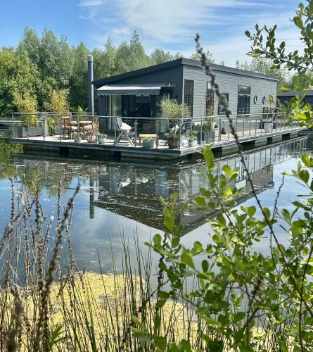 Upton upon Severn Apartment | The Floating Home at Upton
