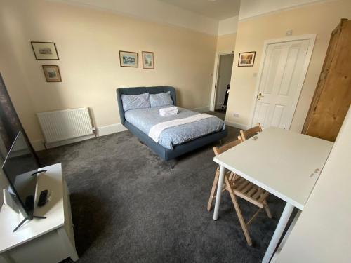 South Norwood Apartment | The Florence Room