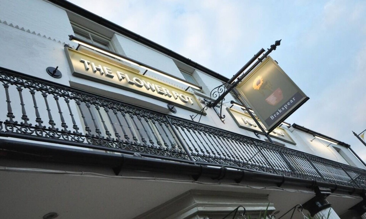 Sunbury on Thames Hotel | The Flower Pot