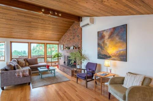 Mount Tabor Apartment | The Flying Whale-MountTabor.