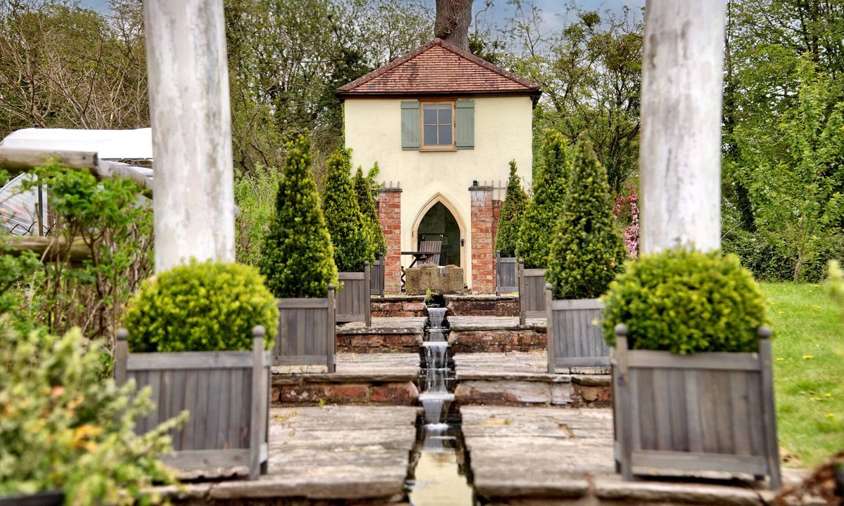 Hereford House | The Folly