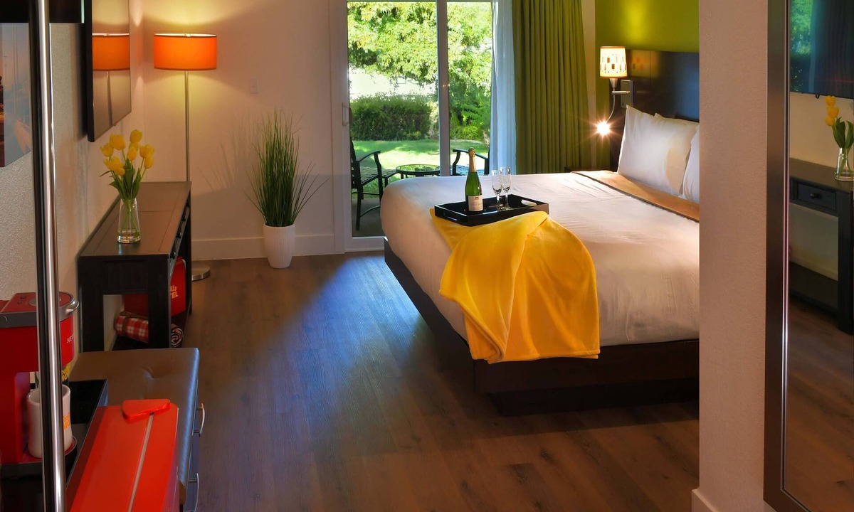 North Auburn Hotel | The Foothills Motel