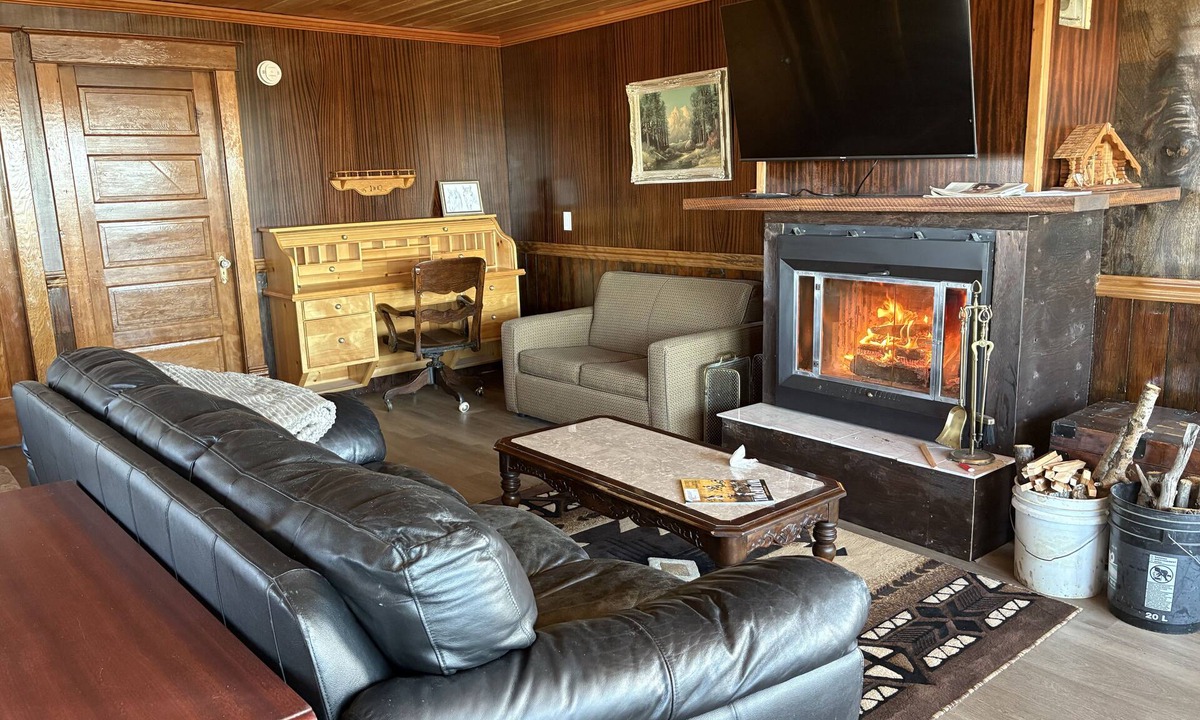 North Industrial Cabin | The Foreman's Cabin on amazing location