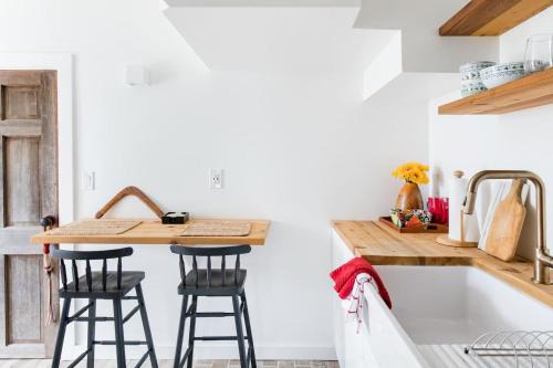 Lynn Apartment | The Forest Door - Studio Suite in Stone Cottage