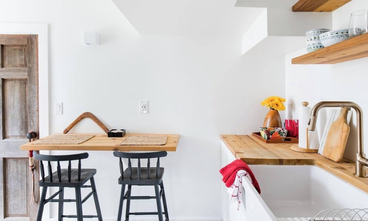 Lynn Apartment | The Forest Door - Studio Suite in Stone Cottage