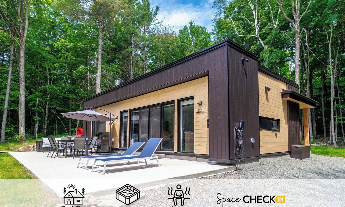 Argenteuil Regional County Municipality Ski Chalet | The Forest Hideaway | Sauna | Spa | Single Storey