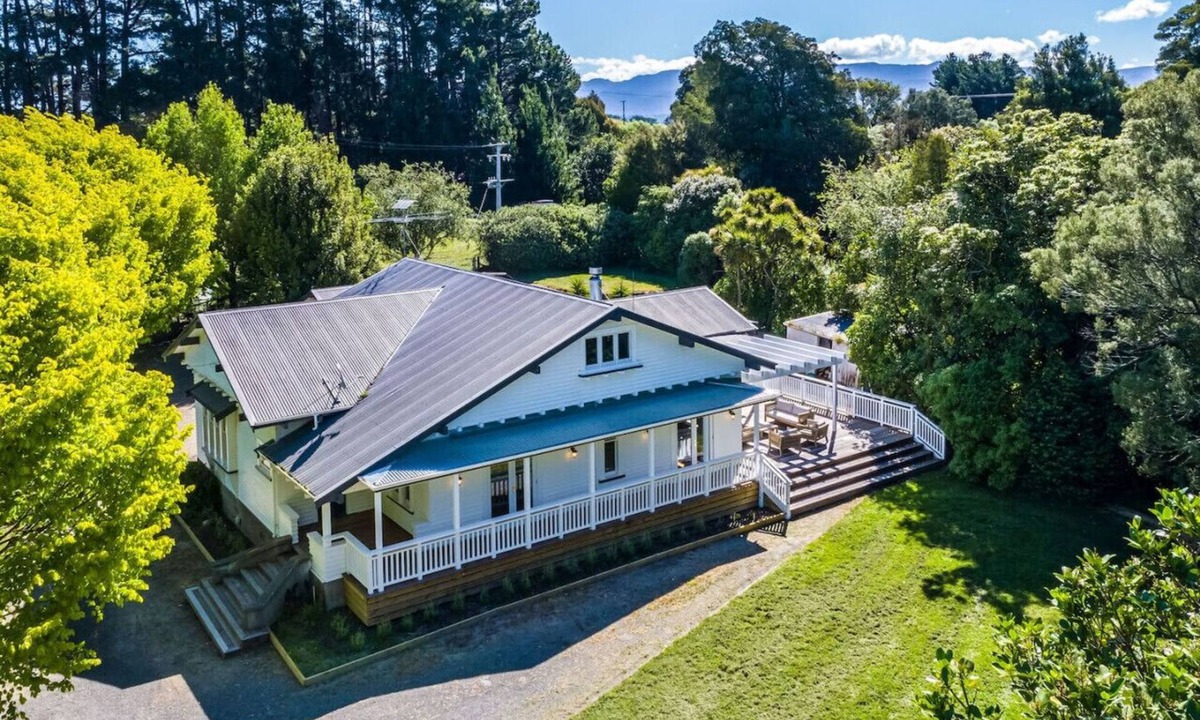 Pirinoa House | The Forest House, Martinborough