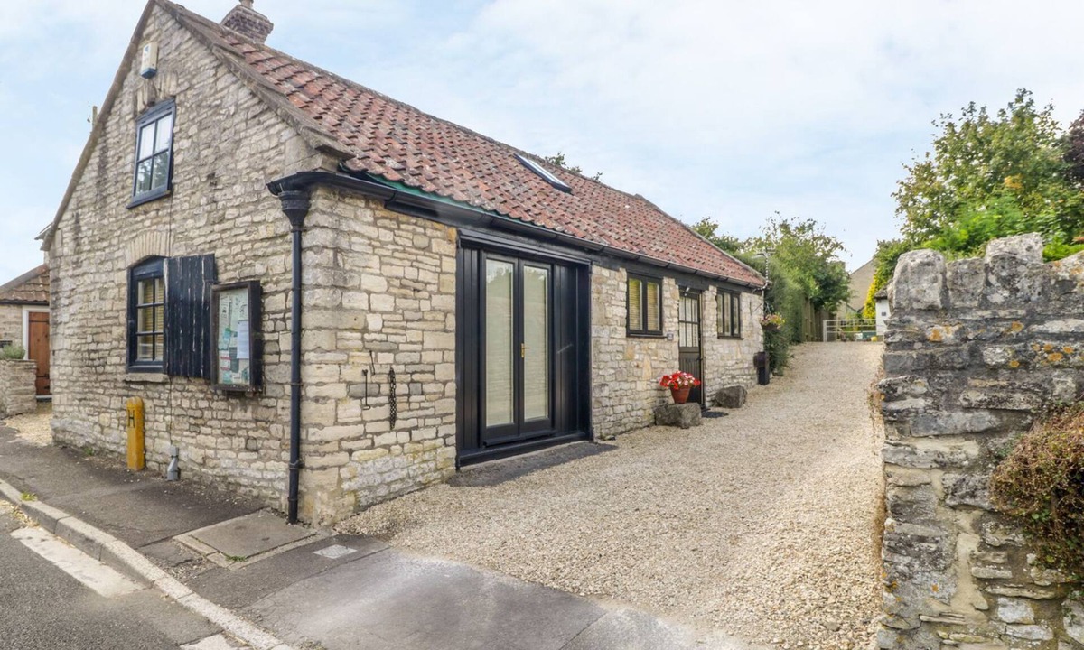 Marksbury Cottage | THE FORGE, pet friendly in Farmborough