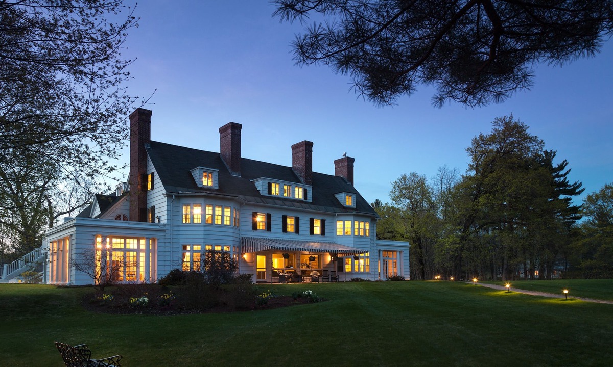 Old Bennington Bed & Breakfast | The Four Chimneys Inn