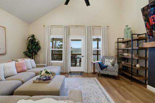 Pocono Lake House | The Four Seasons Escape