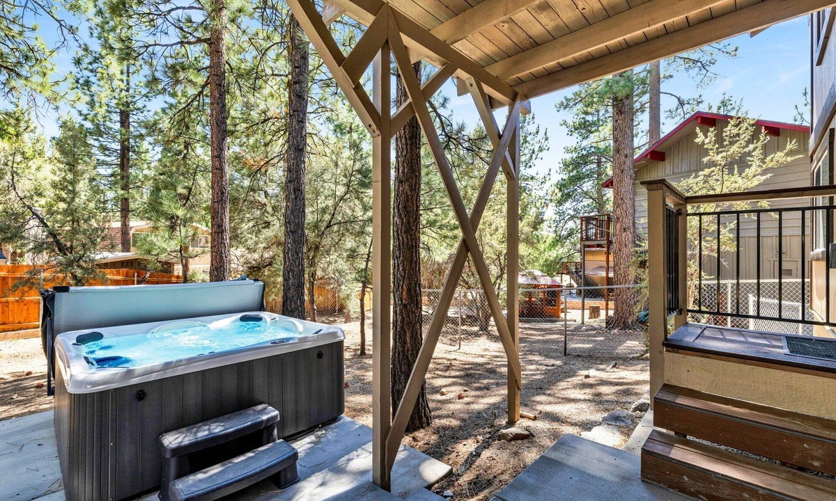 Whispering Forest Cabin | The Fox Den #2568