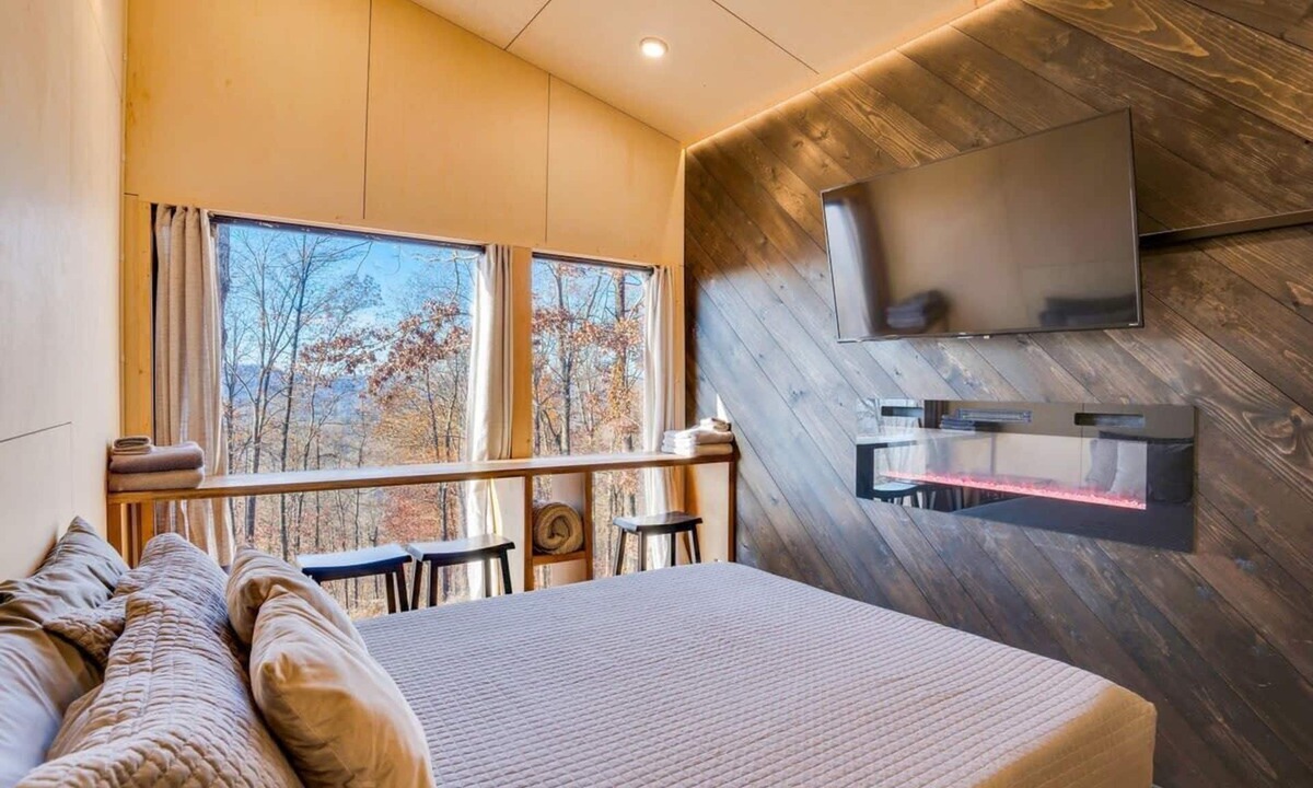 Lupton City Cabin | The Fox Tail Pine Treehouse at Treetop Escapes!