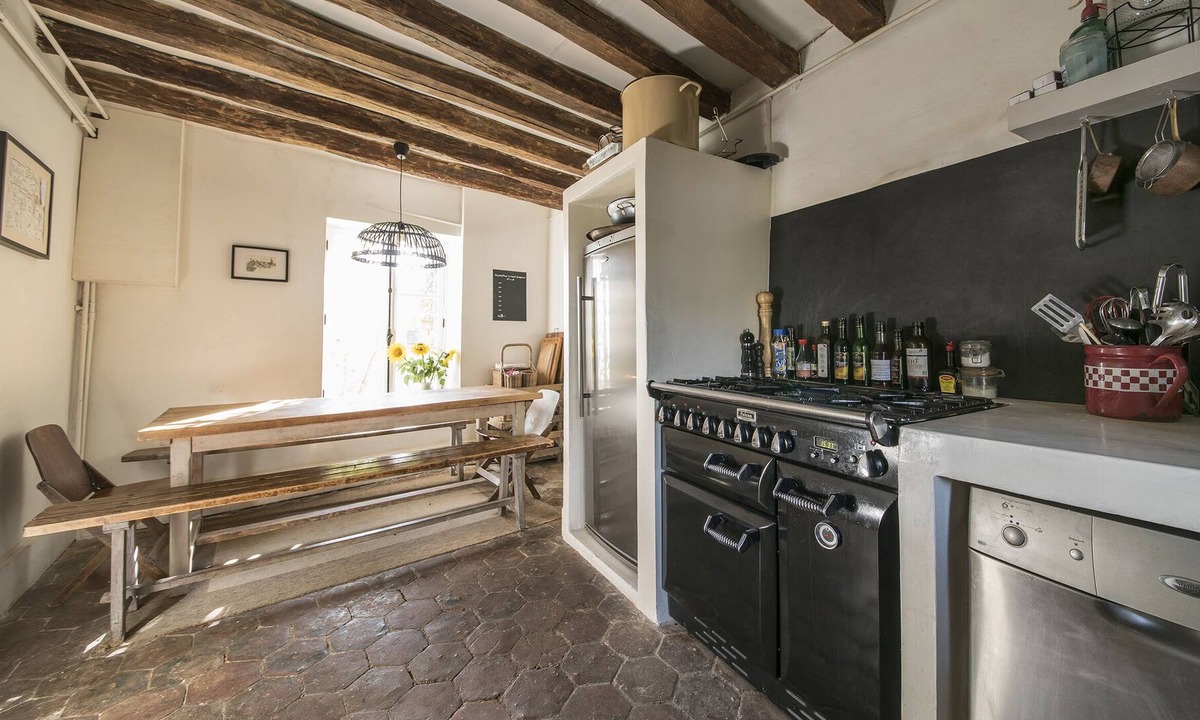 La Chapelle-Forainvilliers House | The Hut of Happiness