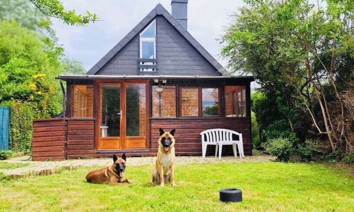 Merville-Franceville-Plage House | The canine cuddle cottage