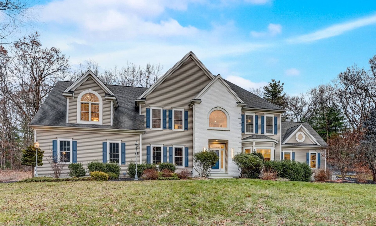 Franklin House | The Franklin Manor - 15min -8mi- from Gillette Stadium!