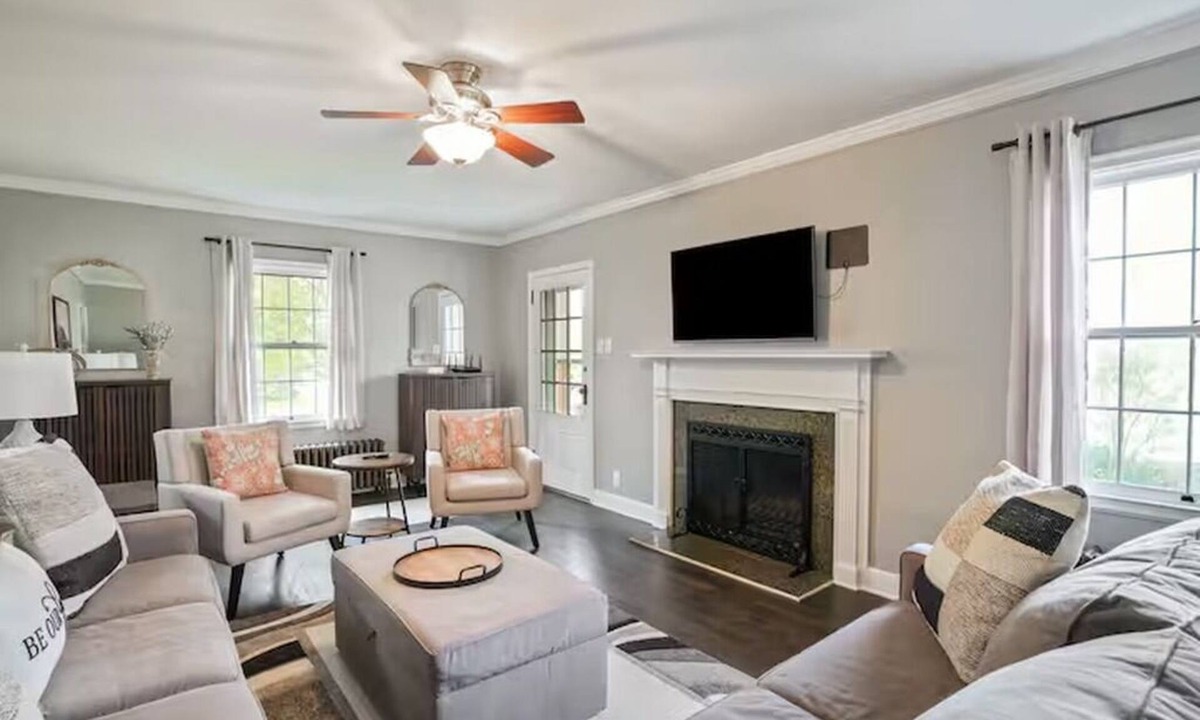 Lewis Center House | The Franklin Suite