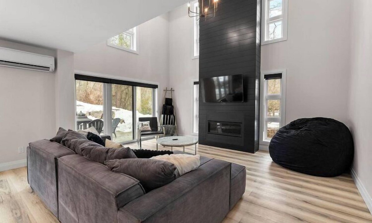 Grand Bend Cottage | THE FRISKY BEAVER - Spacious, modern cottage in Grand Bend