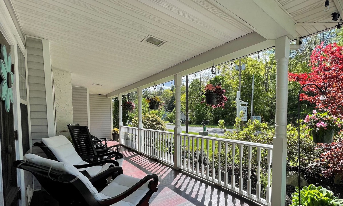 Canadensis Bed & Breakfast | The Frogtown Inn