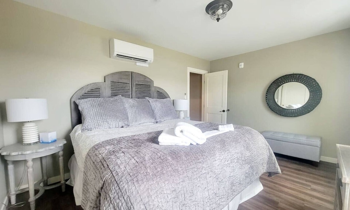 Poulsbo Apartment | The Front St Lofts, sleeps 8