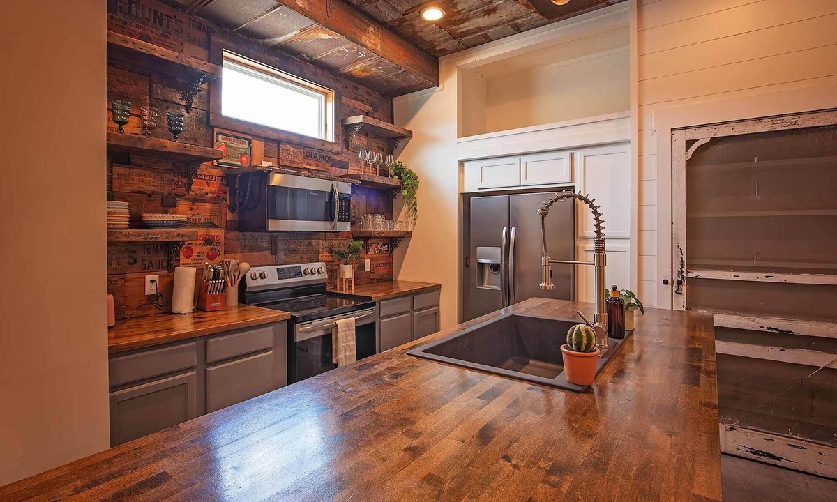 Lookout Valley Neighborhood Association Apartment | The Frothy Flat