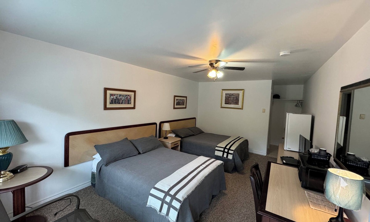 Curryville Hotel | The Fundy Rocks Resort Standard Room Waterview Property