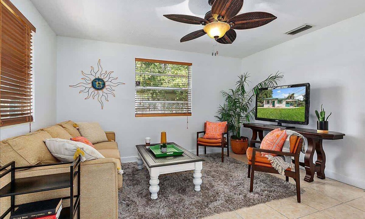 Lakeshore South House | The Funky Cactus House | Team Joseph Ellen