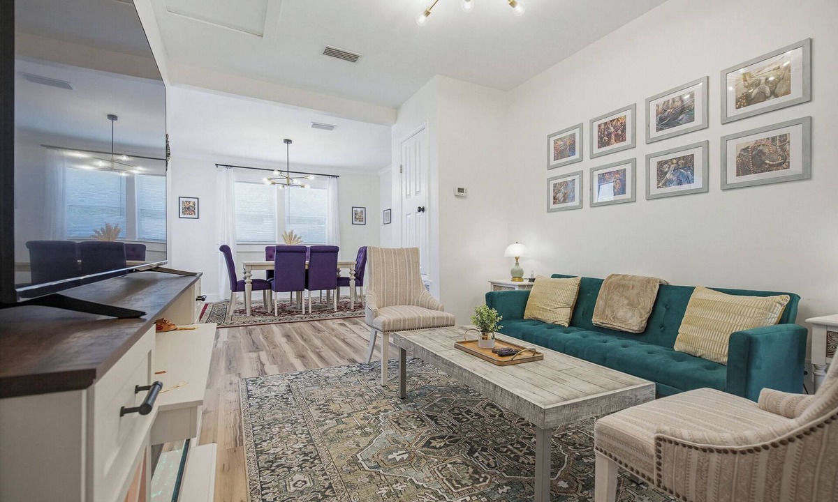 Mobile House | The Funky Float-Stylish Stay Near Downtown Mobile