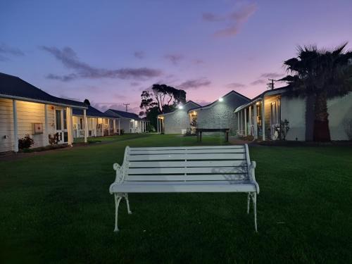 Hawera Hotel | The Furlong