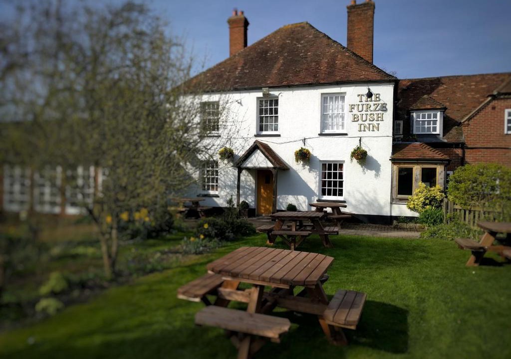 Penwood Hotel | The Furze Bush Inn