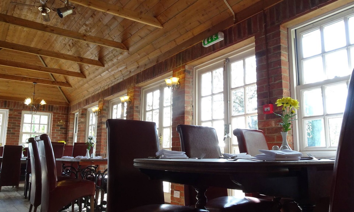 Penwood Hotel | The Furze Bush Inn