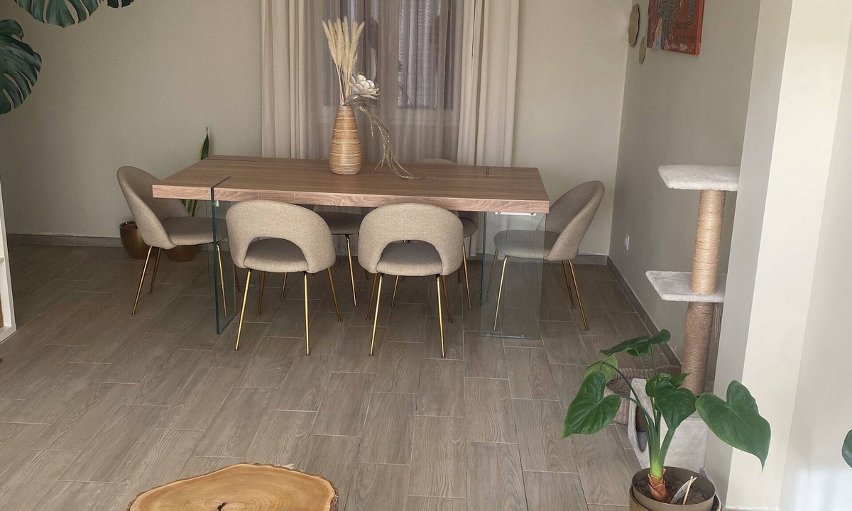 Saint Germain les Arpajon House | The gold house