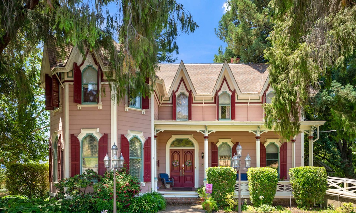 Santa Rosa Bed & Breakfast | The Gables Wine Country Inn