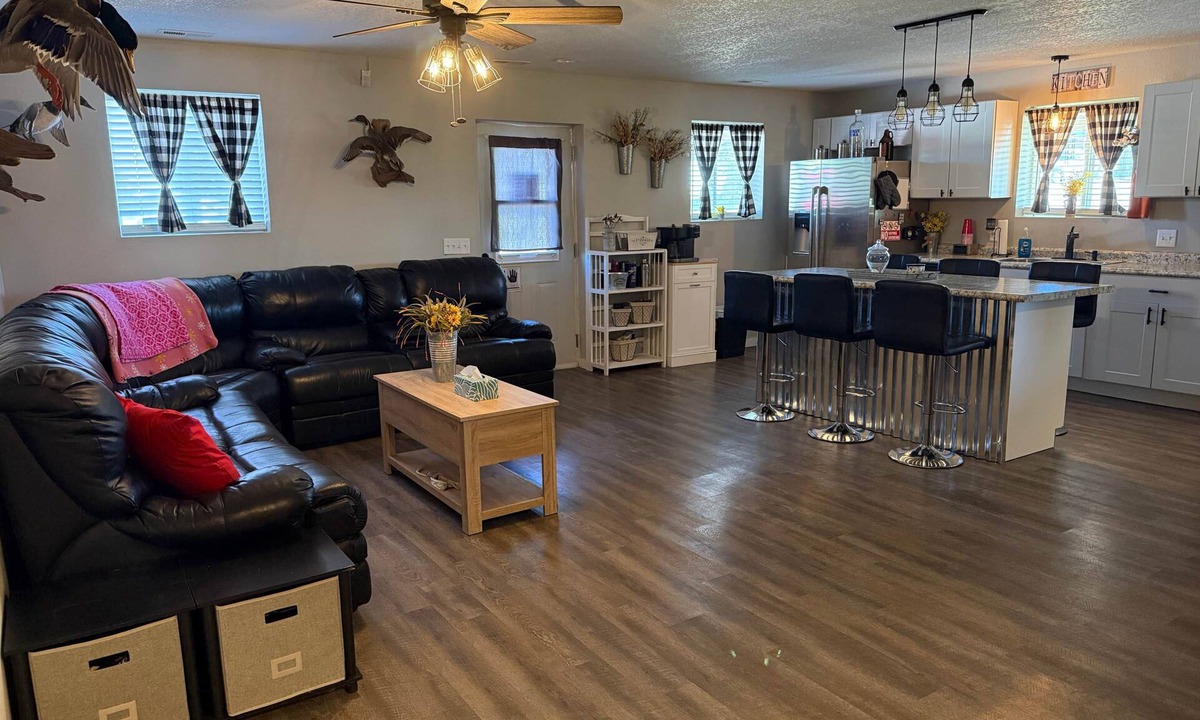 Columbia House | The Galley at Rathbun Lake Iowa