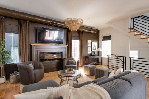 Edgehill House | The Gambler - Pool Table Plus Rooftop with Firepit