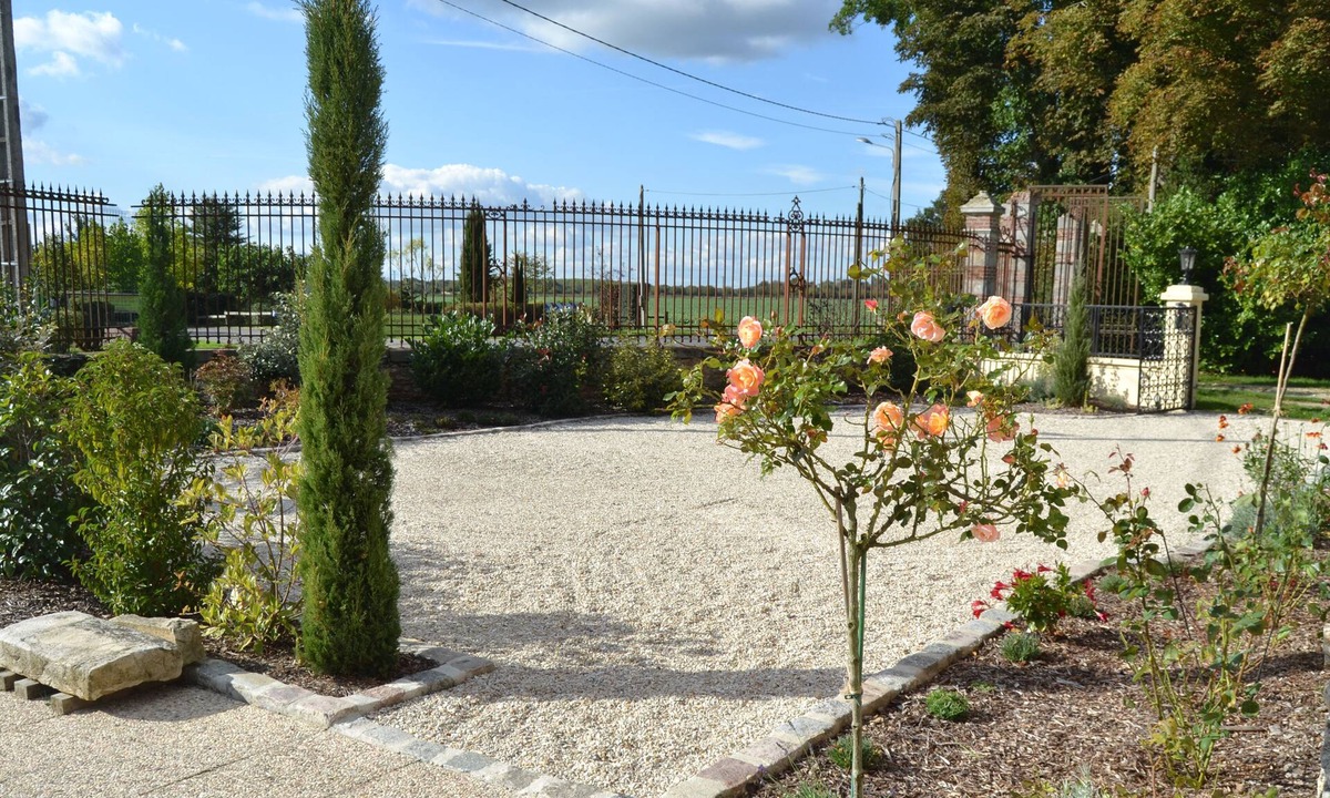 Lumigny-Nesles-Ormeaux House | THE GARDE POST 1 cottage apartment